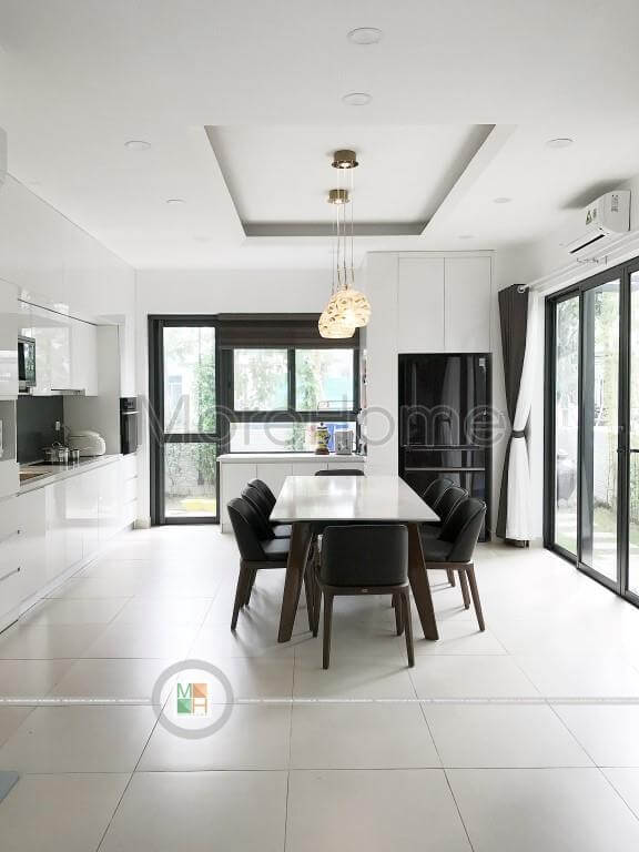 Nội thất phòng ăn cao cấp cùng lối thiết kế khu bếp rất thẩm mỹ chứng tỏ sự hiện đại của gia chủ Mẫu nội thất biệt thự đẹp